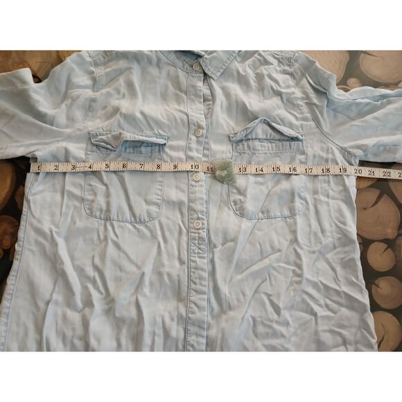 Chicos Long Sleeve Button Up Tencel Lyocell Lightwash Denim Chambray Shirt M - Picture 4 of 9